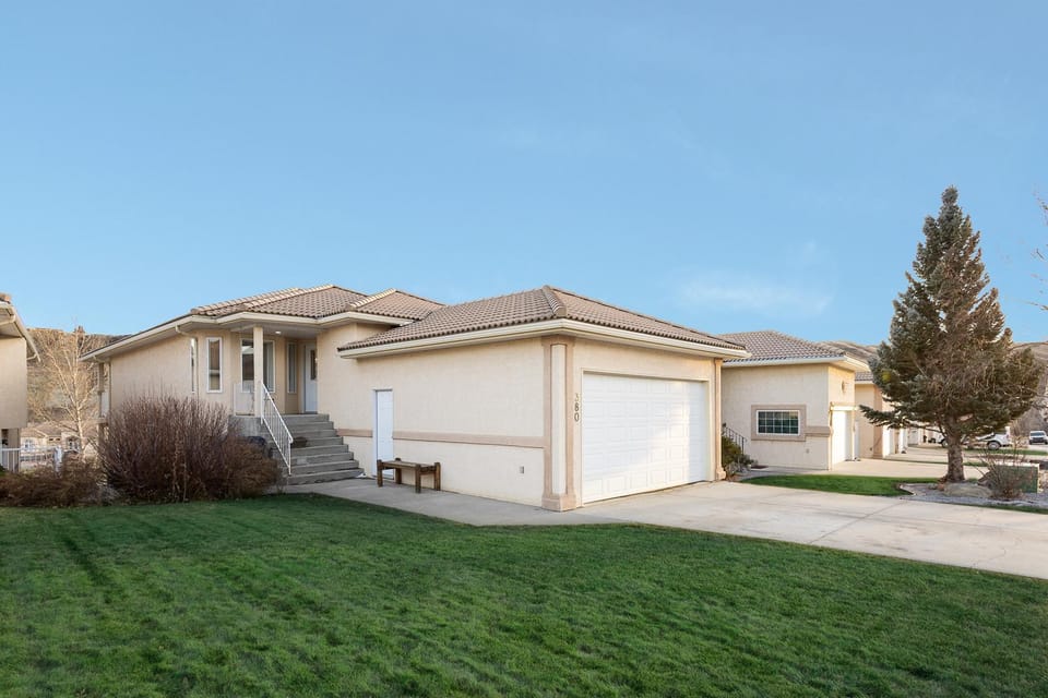 Paradise Canyon Golf Resort - Signature Condo 380 Apartment in Lethbridge