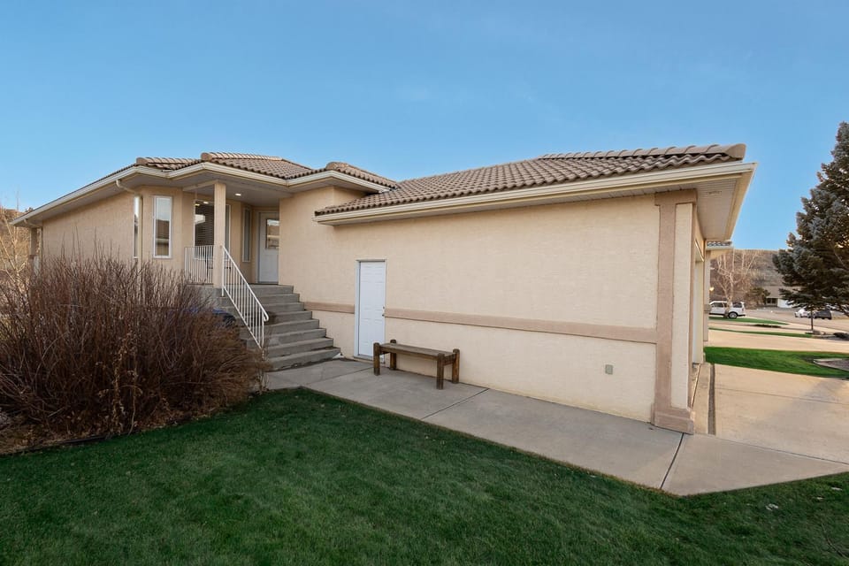 Paradise Canyon Golf Resort - Signature Condo 380 Apartment in Lethbridge