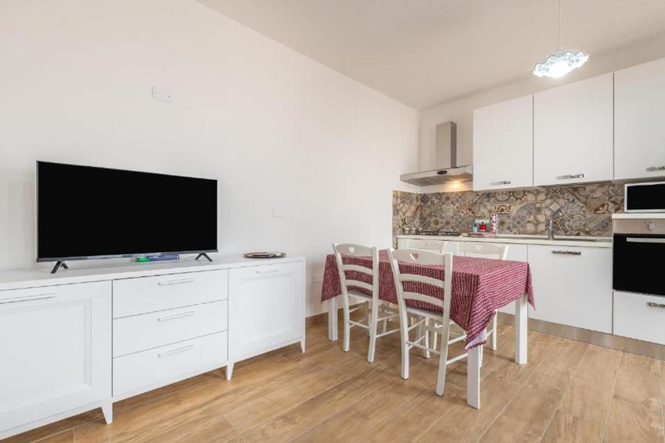 TV and multimedia, Kitchen or kitchenette, Dining area
