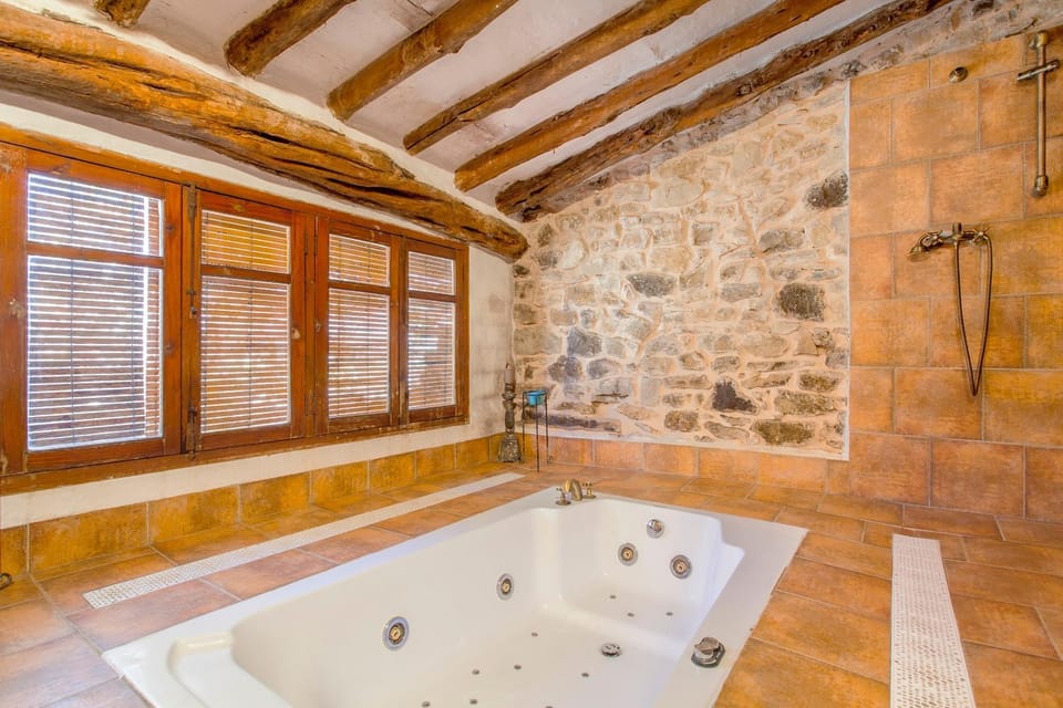 Hot Tub, Massage