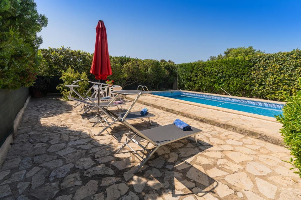 Swimming pool, sunbed