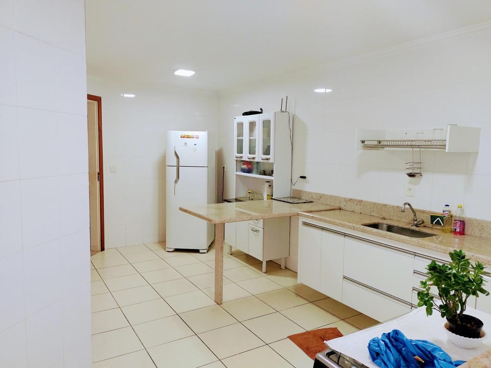 Cobertura c/ vista para o mar e montanhas, churrasqueira, 4 quartos 2 Vg garagem Apartment in Guarapari