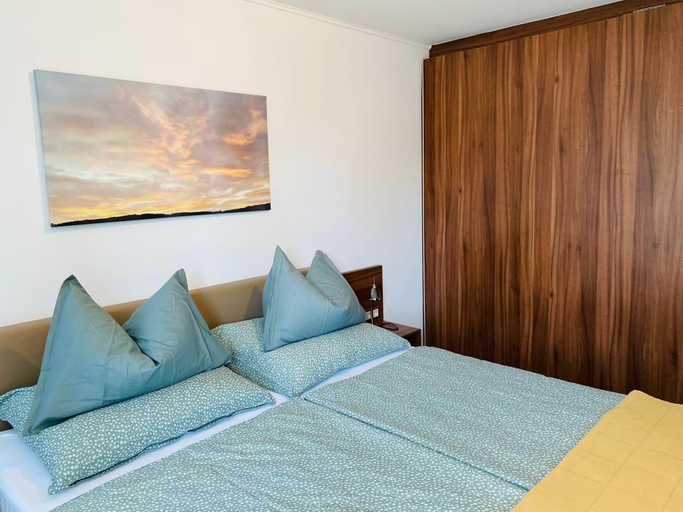 Bed, Bedroom, wardrobe