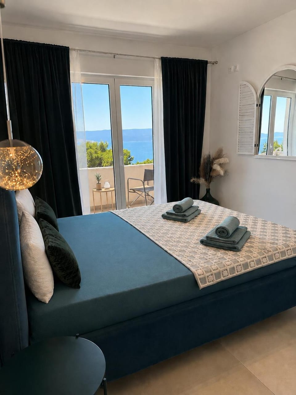 Bedroom, Sea view, towels