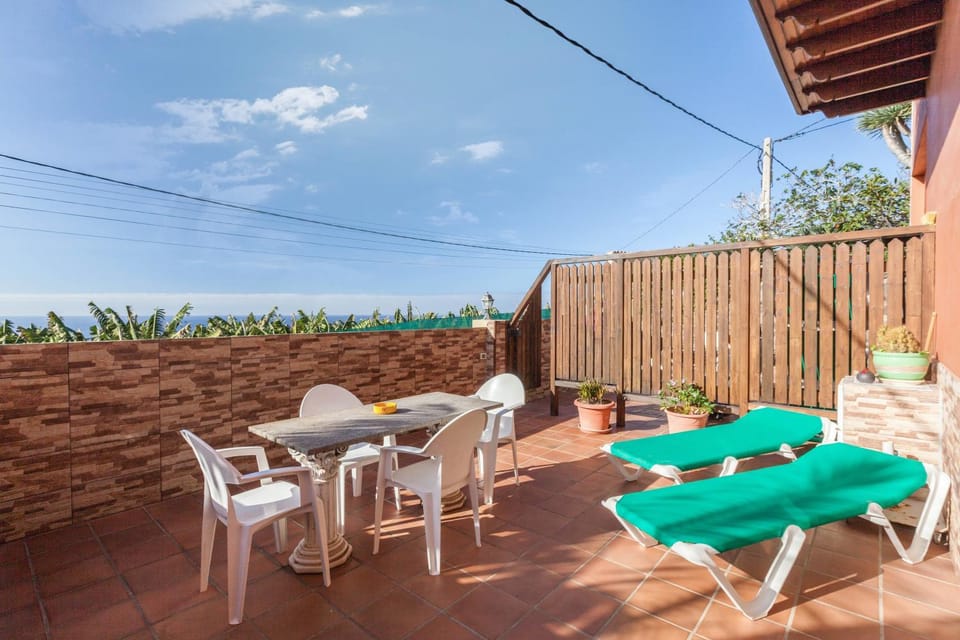 Property building, Balcony/Terrace, Living room