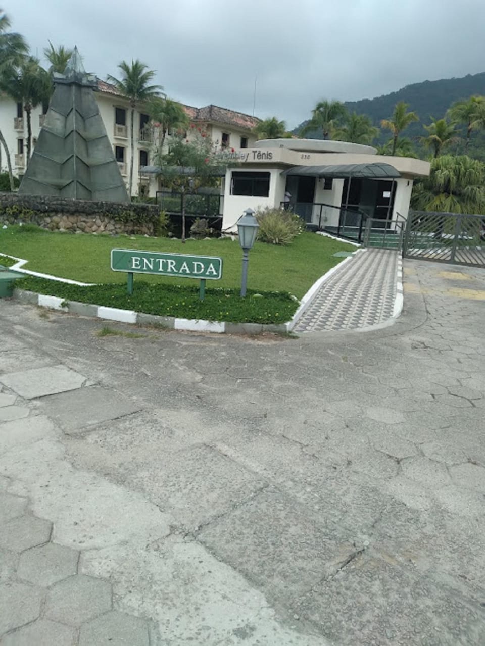 Property building, Property logo or sign, Natural landscape, Street view, Parking