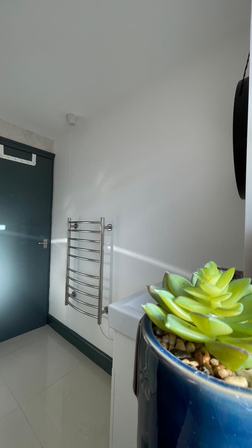 The Aylestone - Leicester City 2 Bed Top Floor Apartment , Free Parking by YO ROOM! Apartment in Leicester