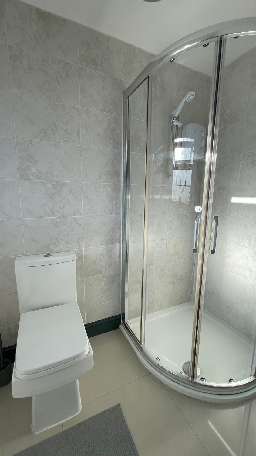 The Aylestone - Leicester City 2 Bed Top Floor Apartment , Free Parking by YO ROOM! Apartment in Leicester