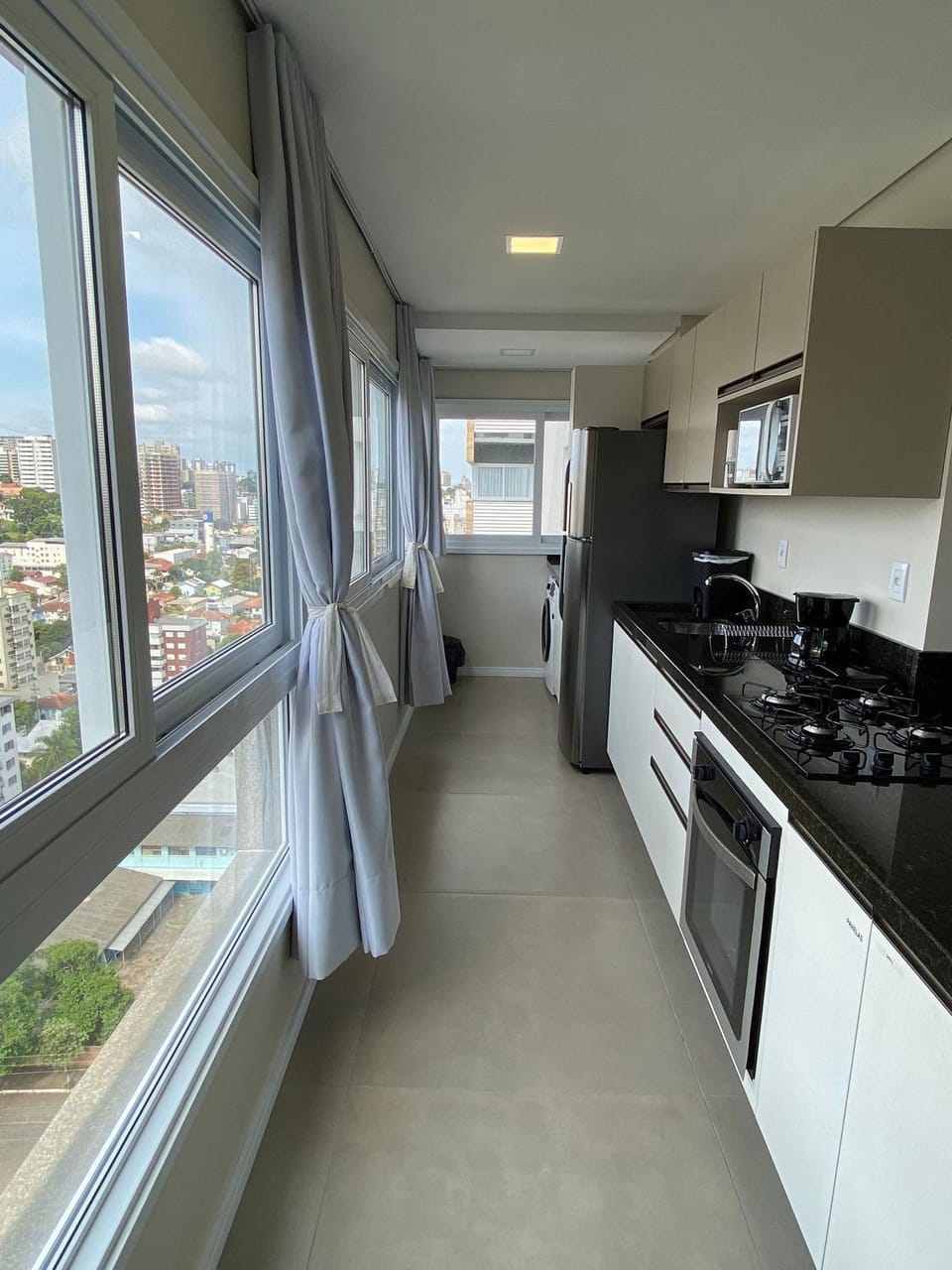 Kitchen or kitchenette, minibar, stove