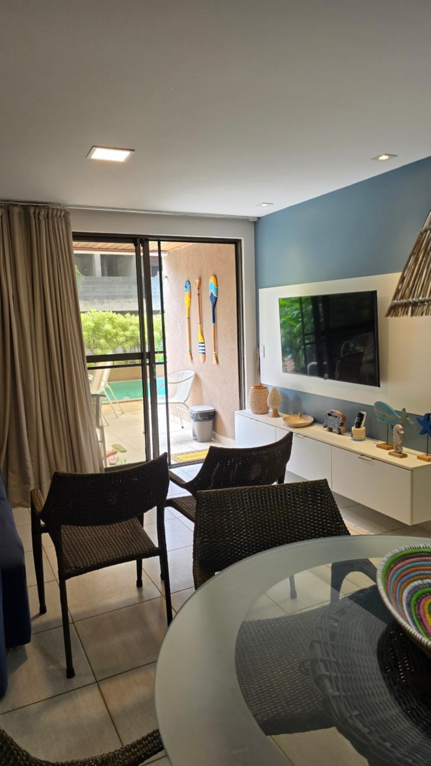 TV and multimedia, Kitchen or kitchenette, Living room, Seating area, Dining area