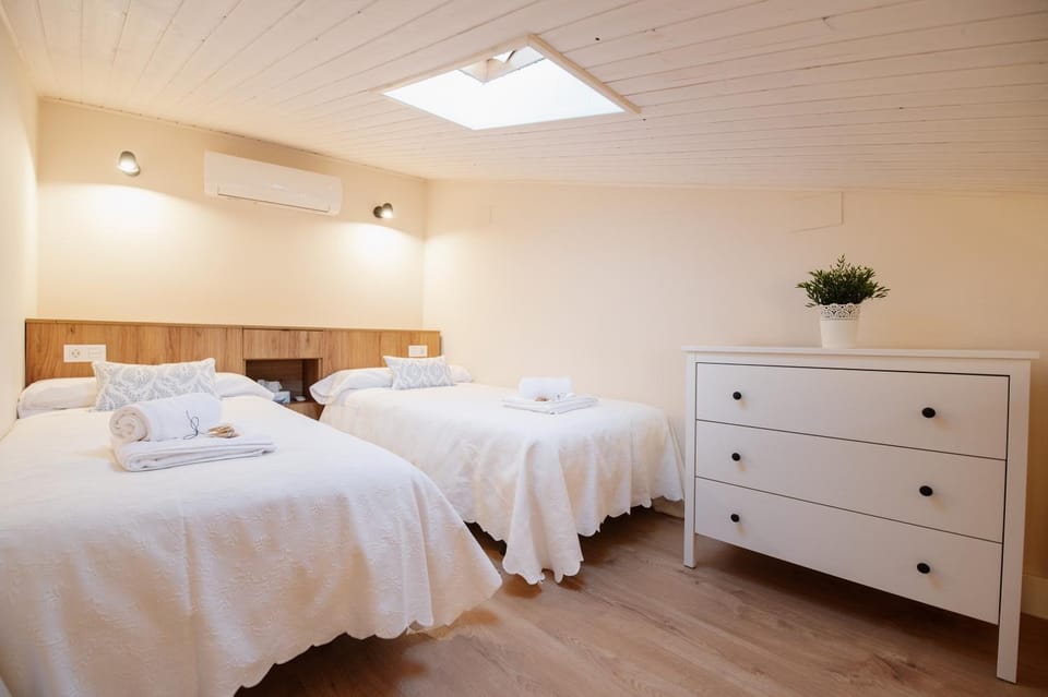 Bed, Photo of the whole room
