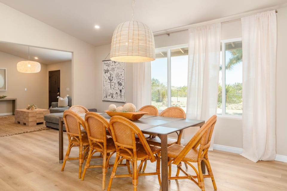 View (from property/room), Living room, Seating area, Dining area