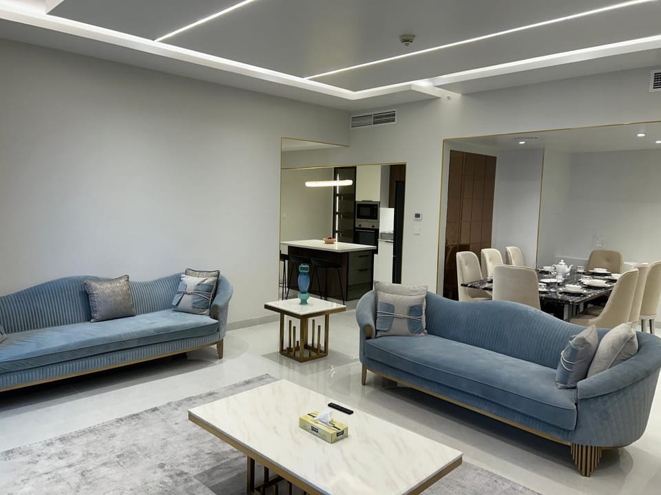 USMANS 4BDRM JBR Sadaf Next to Ritz Carlton Walk Daily Housekeeping JBR Apartment in Dubai