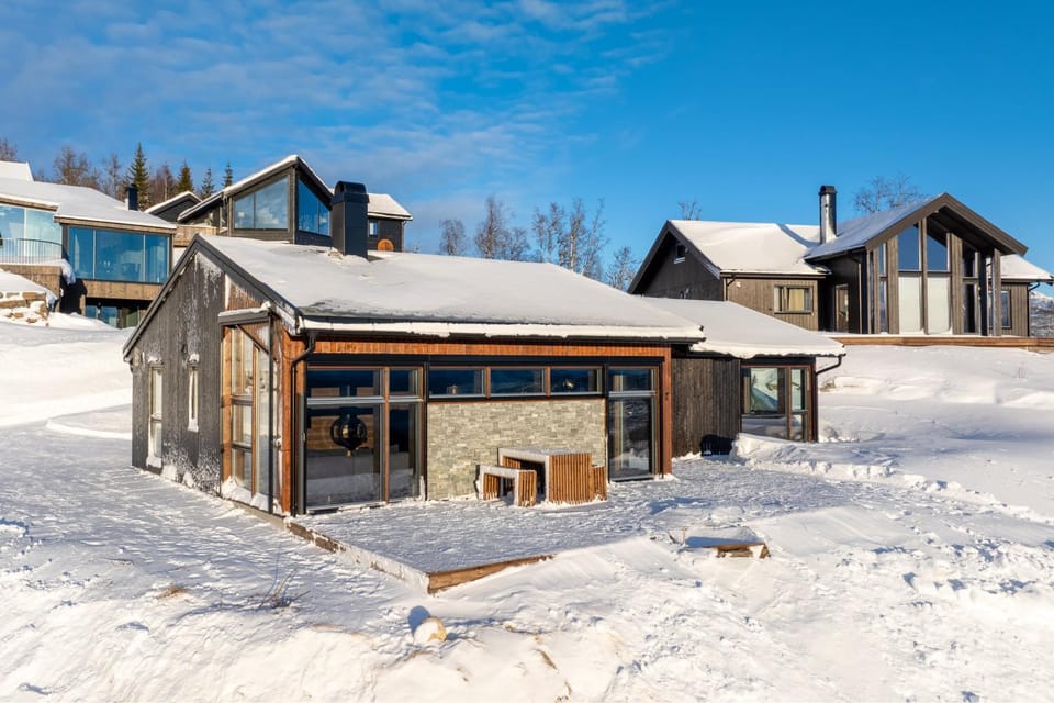 Mountain Cabin with Stunning Views, Extra Space Available Cabin in Vestland