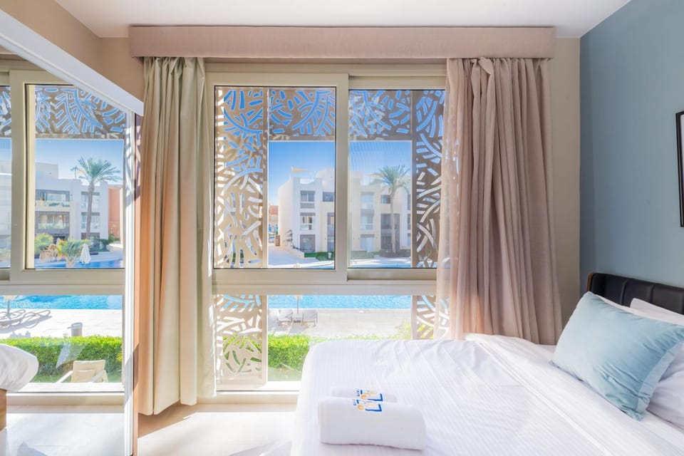 Bedroom, Pool view