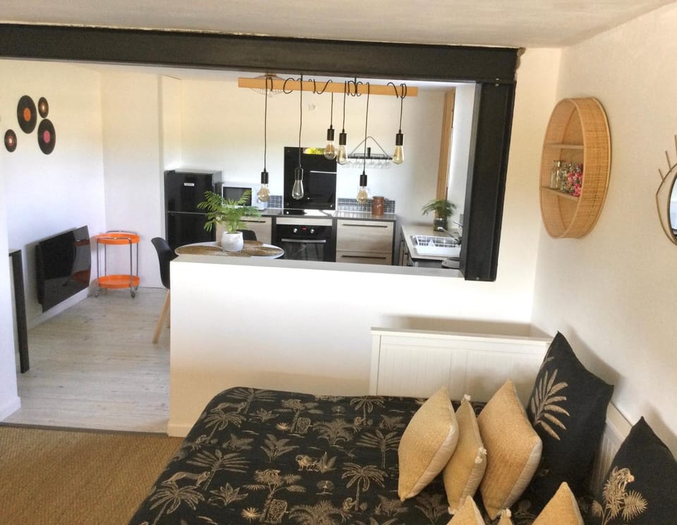 Bed, Living room