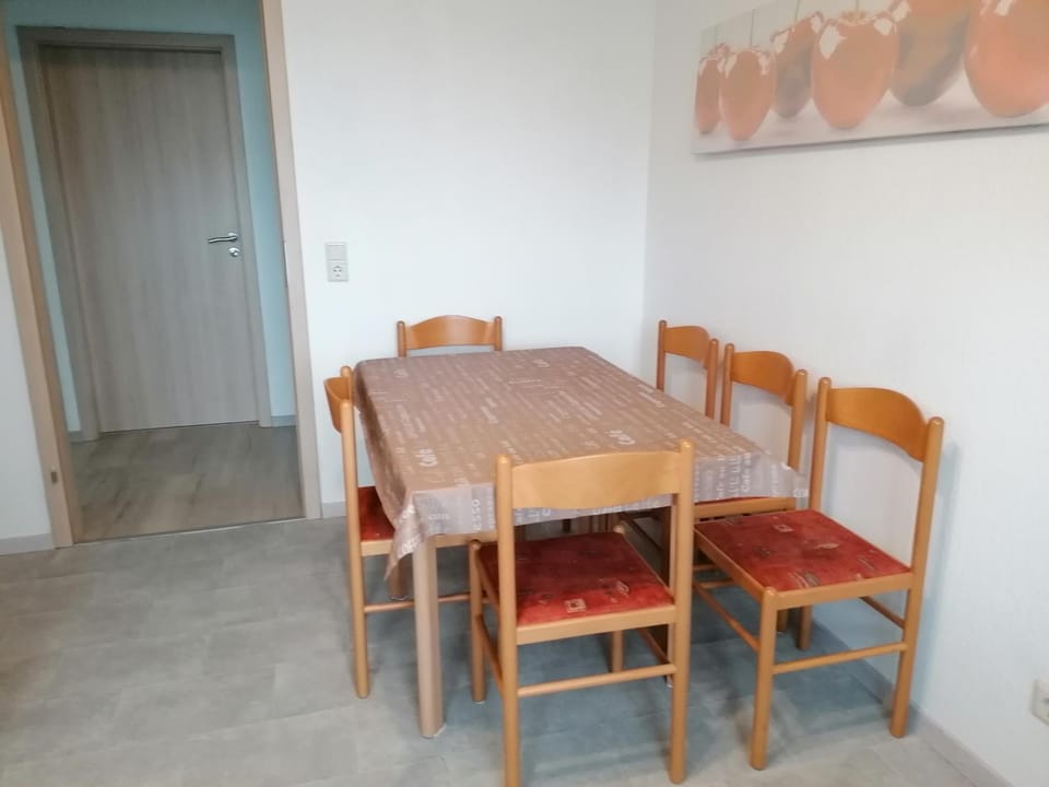 Dining area, kitchen