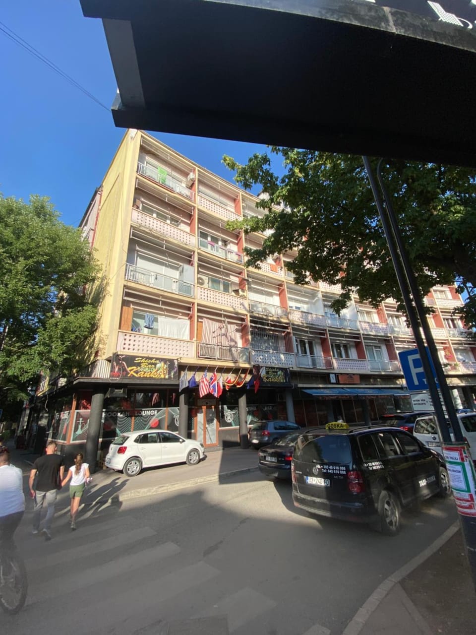 Property building, Nearby landmark, Neighbourhood, Street view