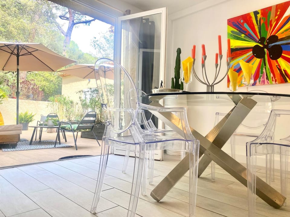 Patio, Day, Garden, Dining area, Garden view