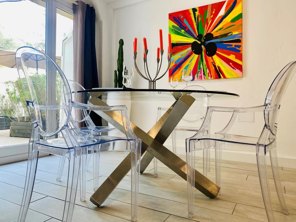 Living room, Decorative detail, Seating area, Dining area