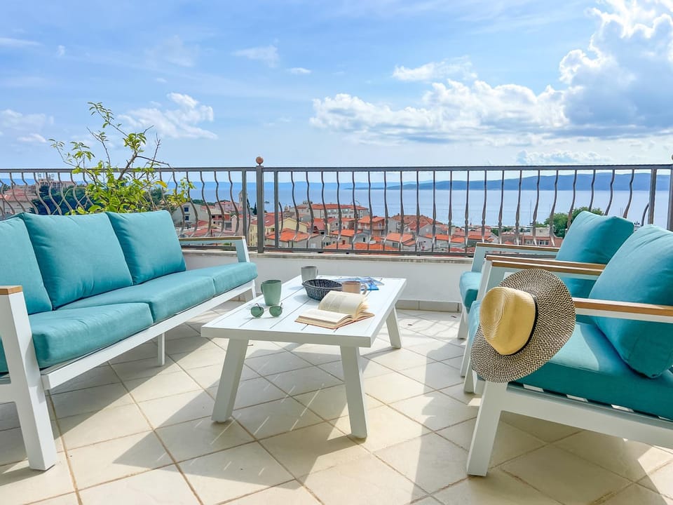 Balcony/Terrace, Seating area, City view, Sea view