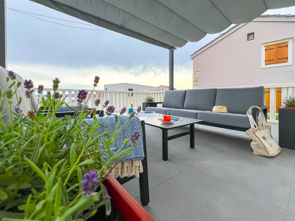 Patio, Day, Balcony/Terrace, Seating area