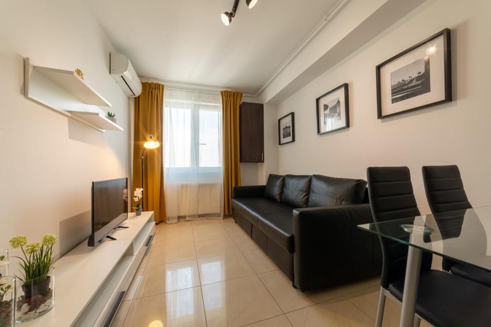 TV and multimedia, Living room, Seating area, Dining area, internet
