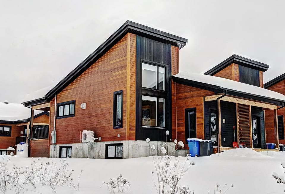 98 Chemin des Ruisselets Chalet in Quebec