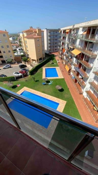 Appartement 2 chambres avec 3 piscines et parking gratuit Apartment in Roses