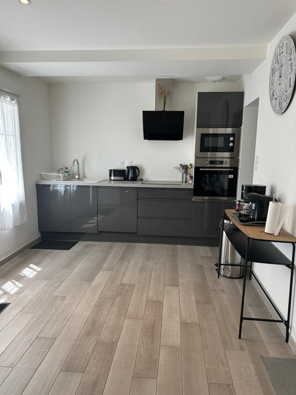 Kitchen or kitchenette, dishwasher, oven, stove, toaster
