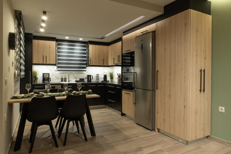 Stylishly decorated house - Free Private Parking & Fibre Internet! Apartment in Heraklion