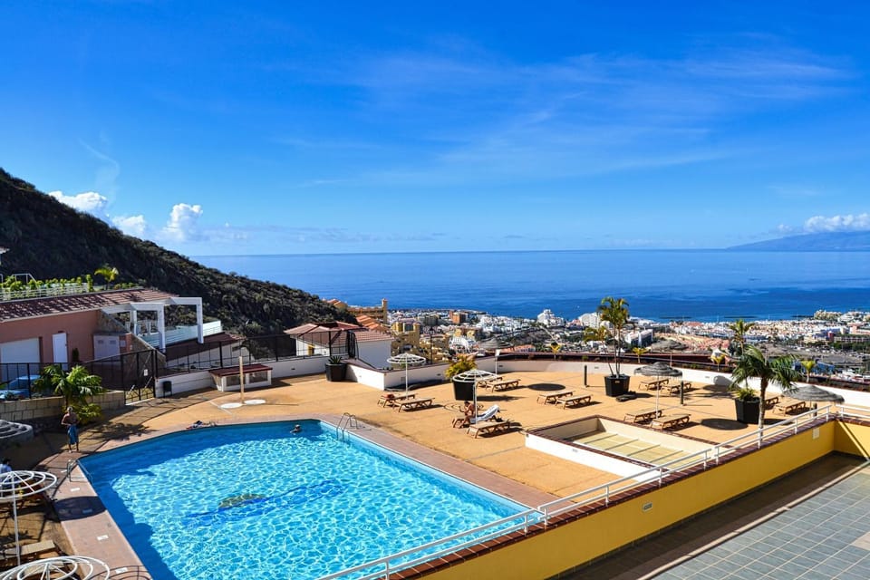 Nearby landmark, Natural landscape, BBQ facilities, Mountain view, Pool view, Sea view, Swimming pool, Swimming pool, Sunset, Parking, stove, sunbed, trouser press, trouser press