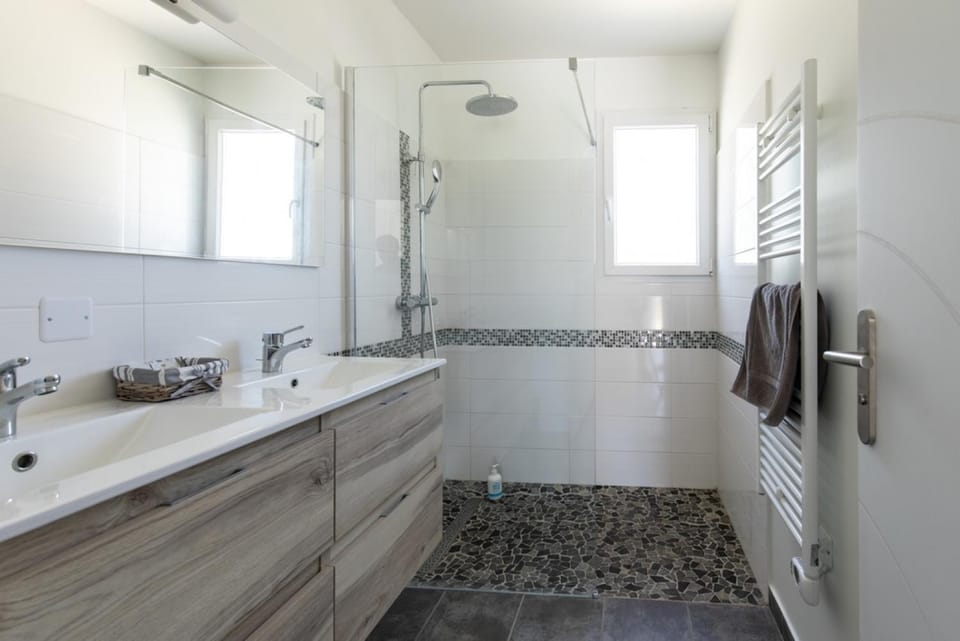 Shower, Bathroom, hair dryier, towels