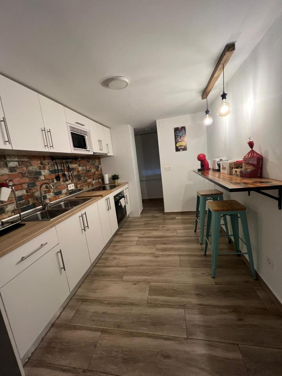 Coffee/tea facilities, Continental breakfast, microwave, oven, toaster, washing machine, kitchen
