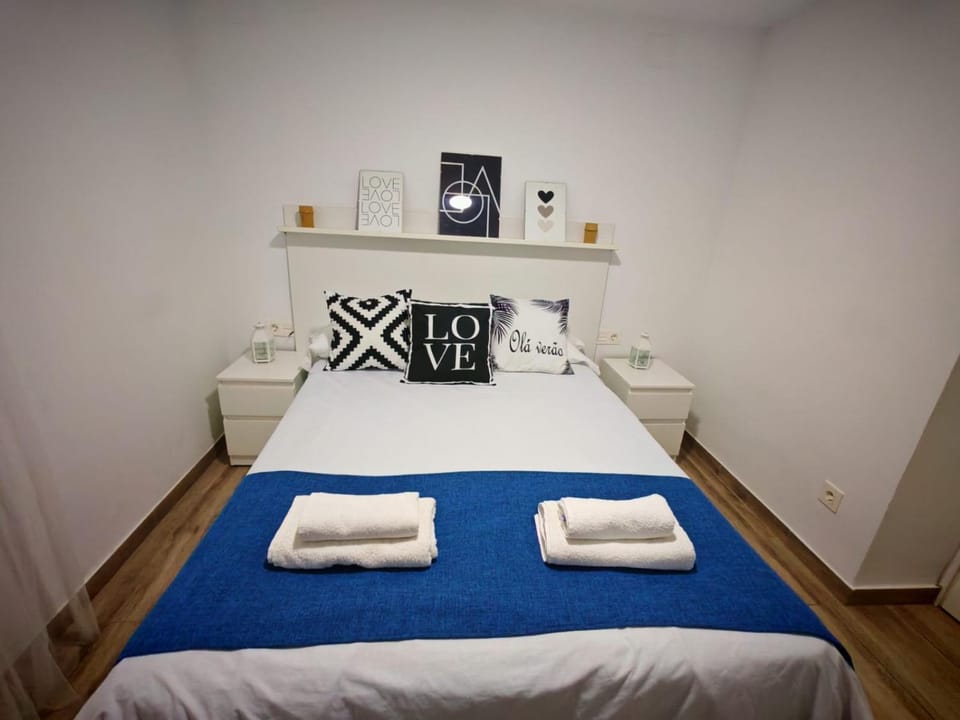 Bed, Bedroom, flat iron, towels, towels, air conditioner, air conditioner