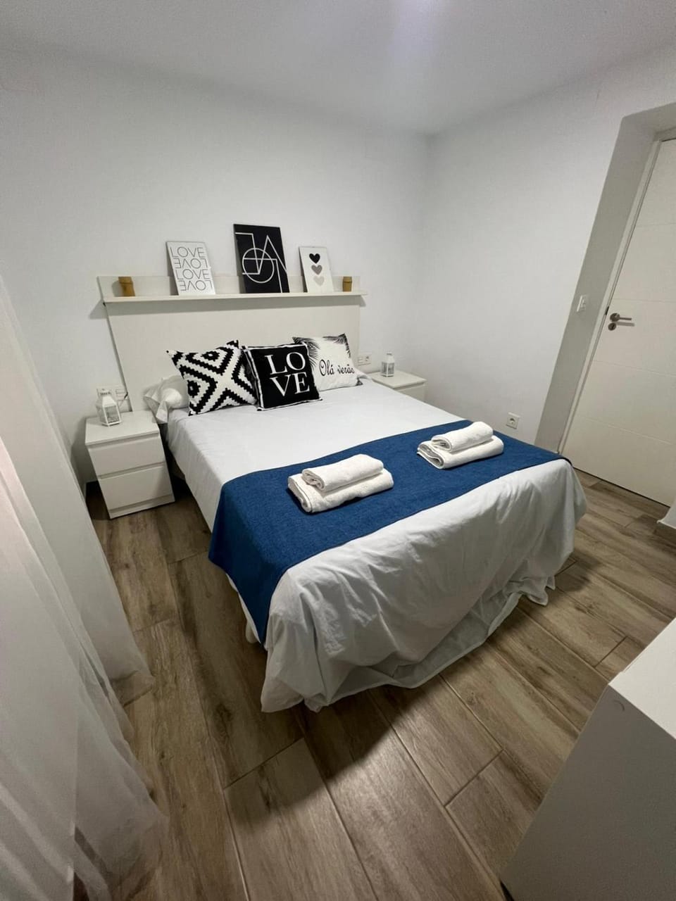 Bed, Bedroom, flat iron, towels, towels, air conditioner, air conditioner