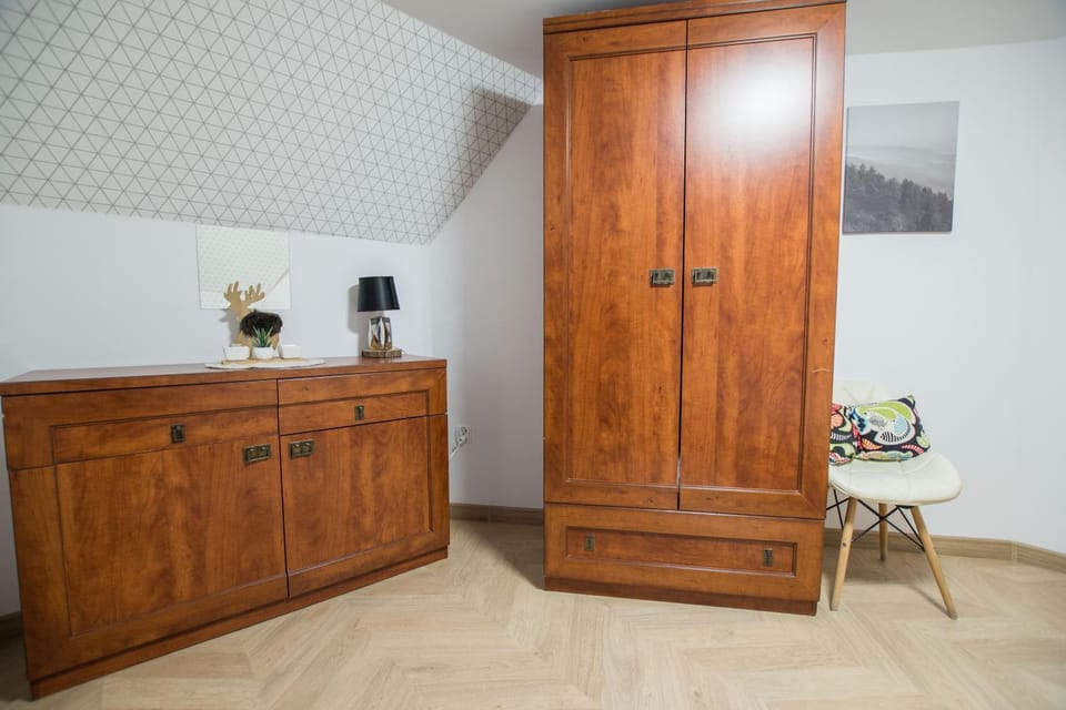 Bedroom, wardrobe