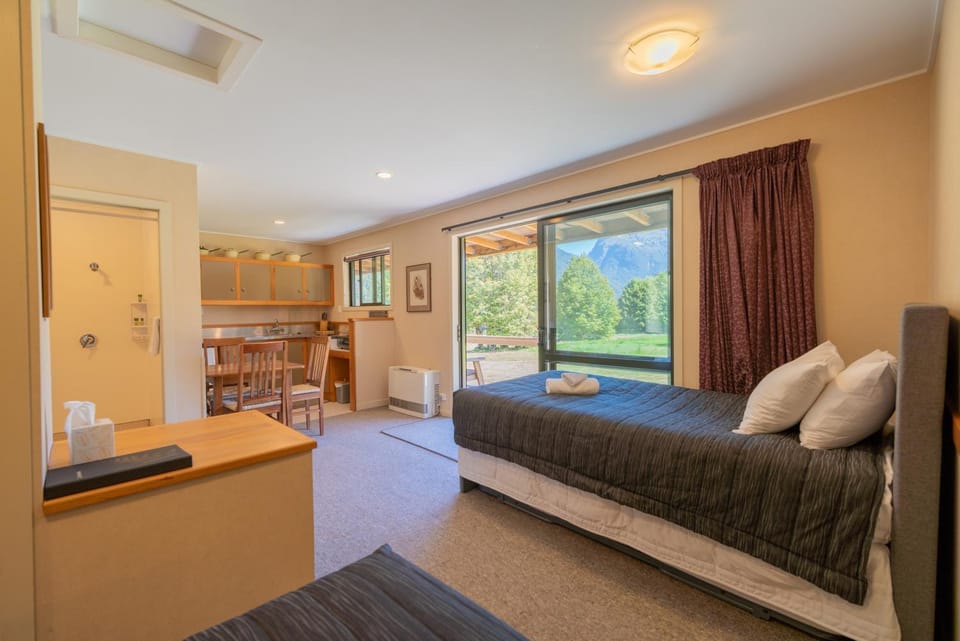 Bathroom, View (from property/room), Living room, Bedroom, Mountain view