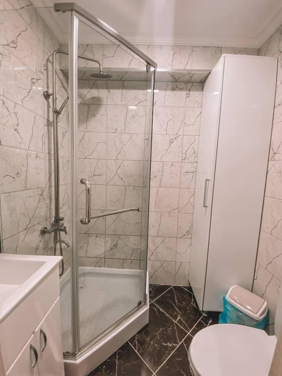 Shower, Toilet