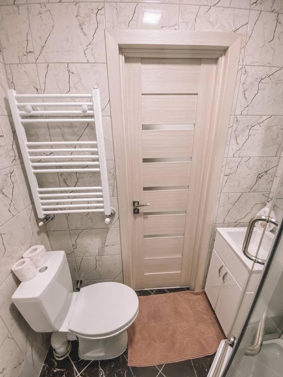 Shower, Toilet