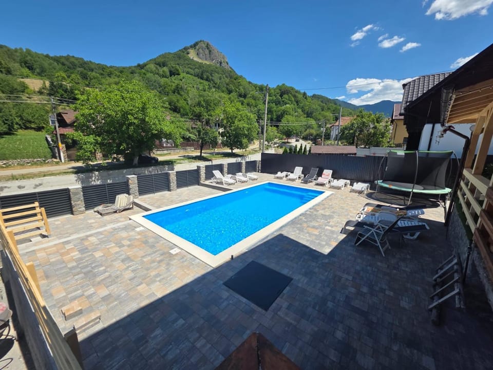 Swimming pool, Swimming pool