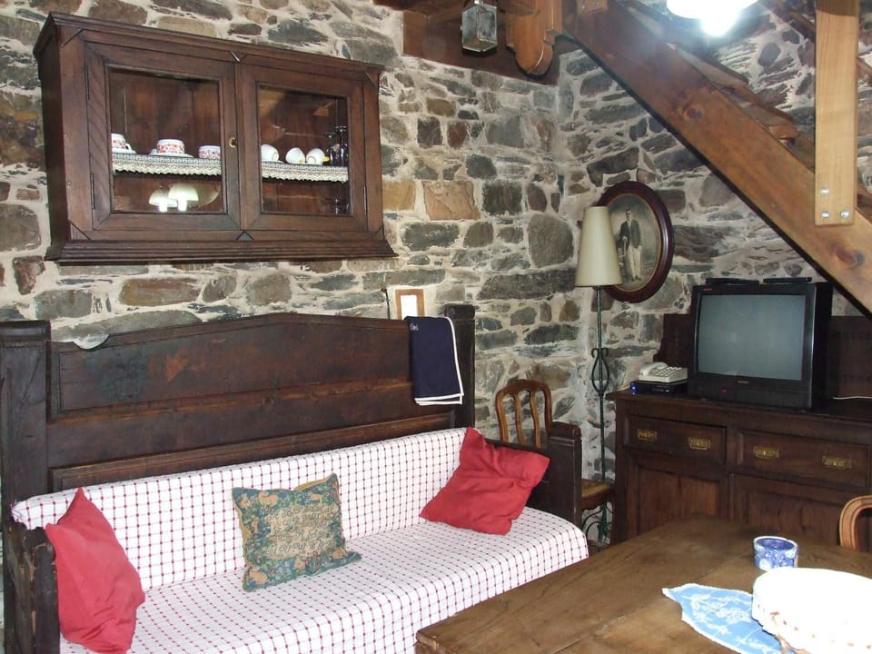 TV and multimedia, Living room, Dining area