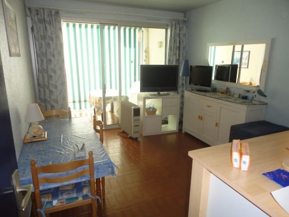 Studio cosy avec piscine et parking, 4 couchages, proche plage – Le Grau-du-Roi - FR-1-250-196 Apartment in Le Grau-du-Roi