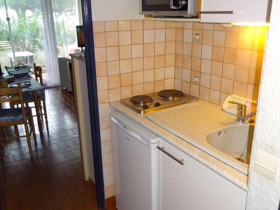 Studio cosy avec piscine et parking, 4 couchages, proche plage – Le Grau-du-Roi - FR-1-250-196 Apartment in Le Grau-du-Roi