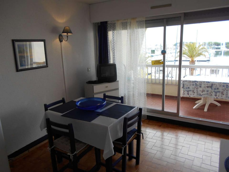 Appt climatisé 4 pers avec parking à Port Camargue - FR-1-250-206 Apartment in Le Grau-du-Roi