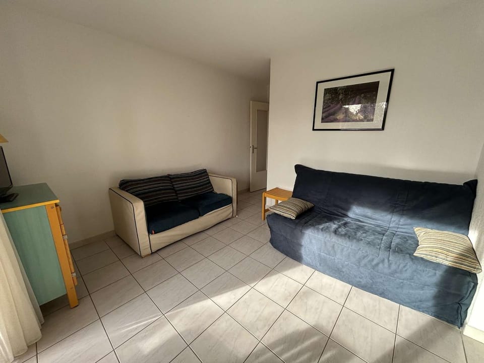 Appartement 2 Pièces Cabine, Terrasse, Parking Privé, 5 Couchages, Port Camargue - FR-1-250-199 Cabin in Le Grau-du-Roi