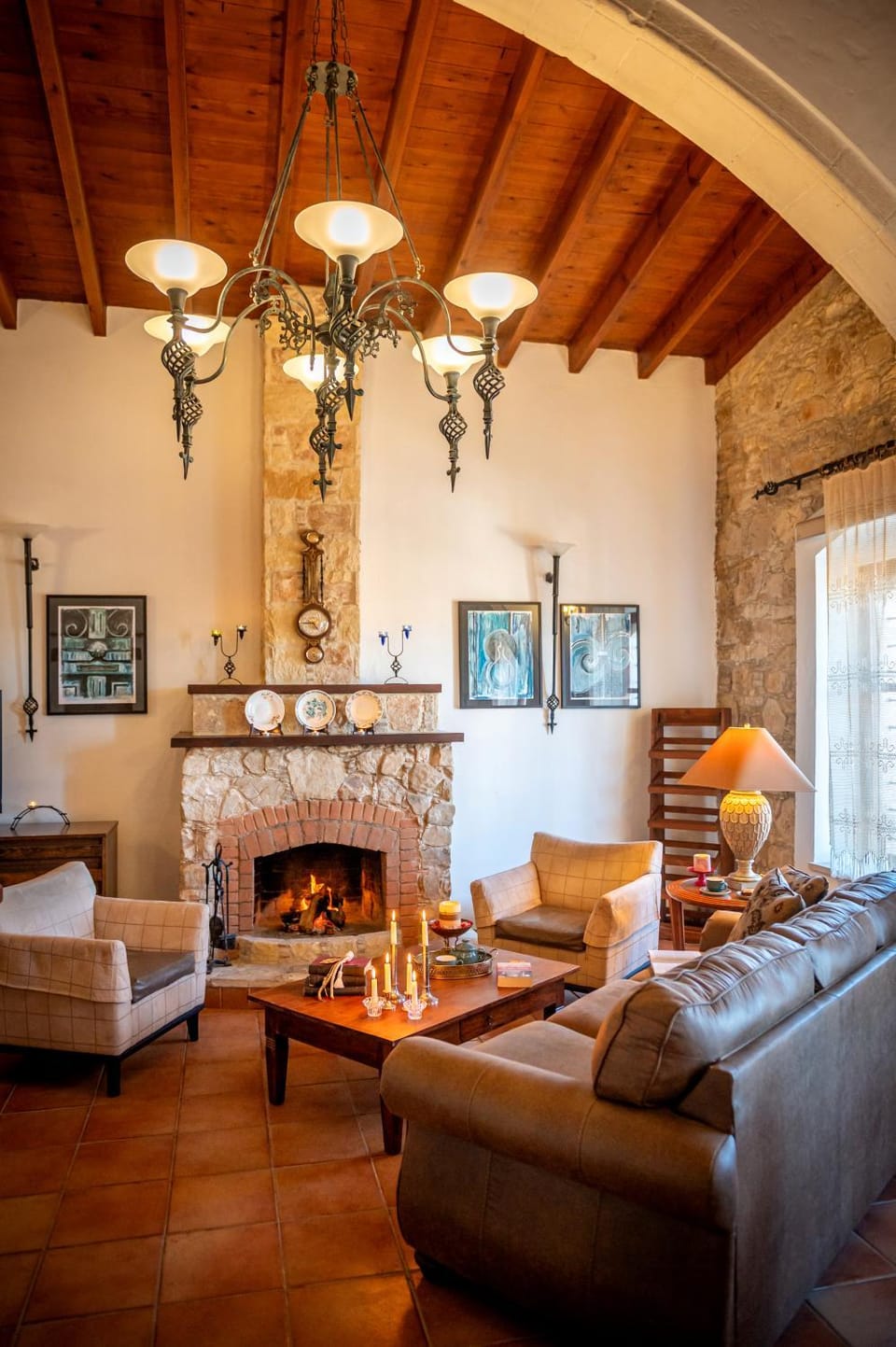 Seating area, fireplace