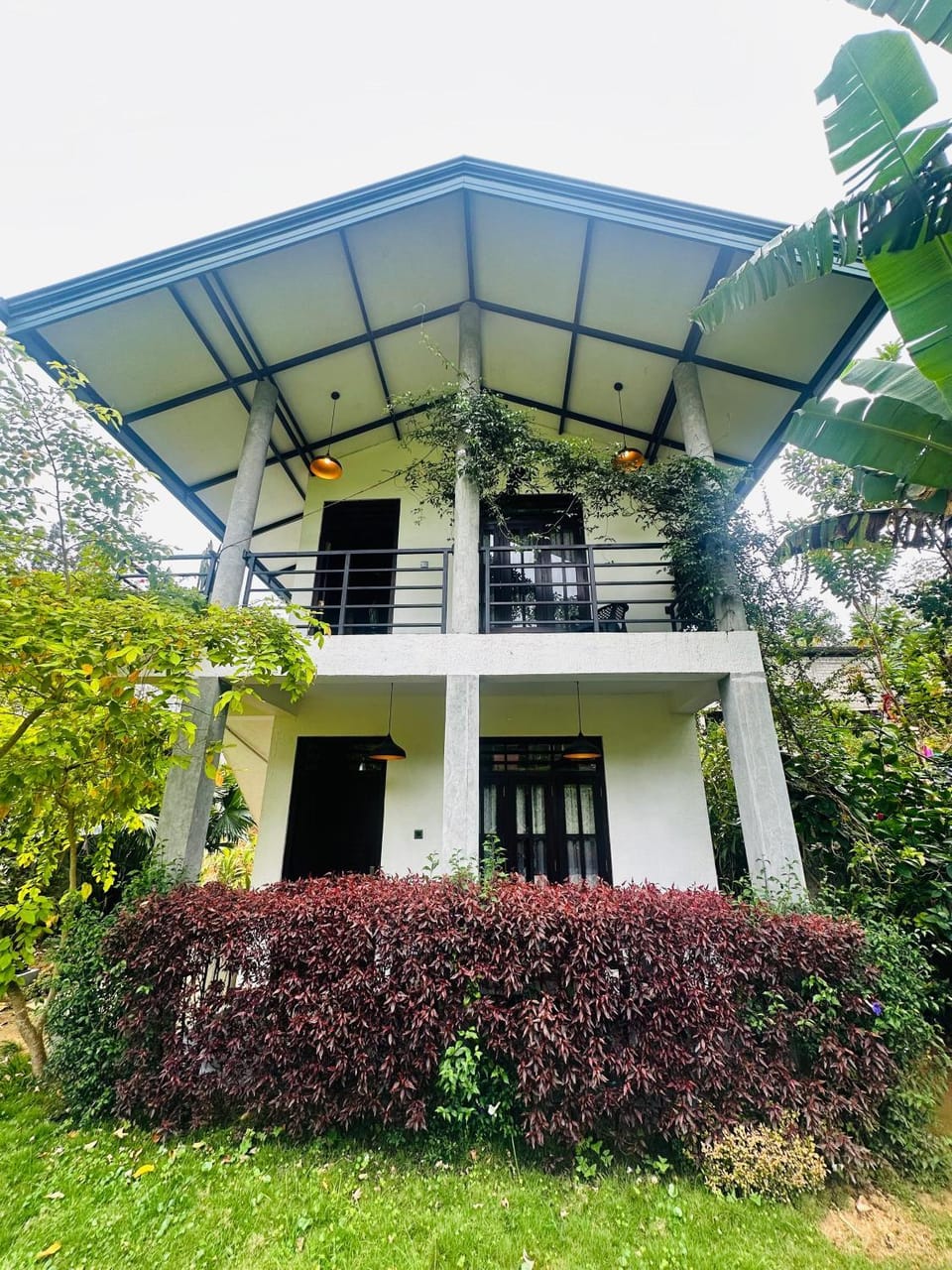 Property building, Day, Garden, Balcony/Terrace