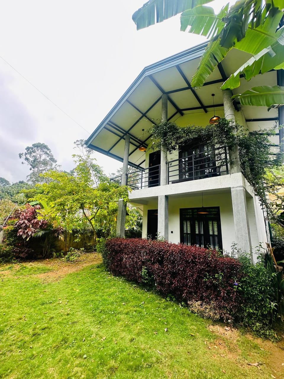 Property building, Day, Natural landscape, Garden, Garden view