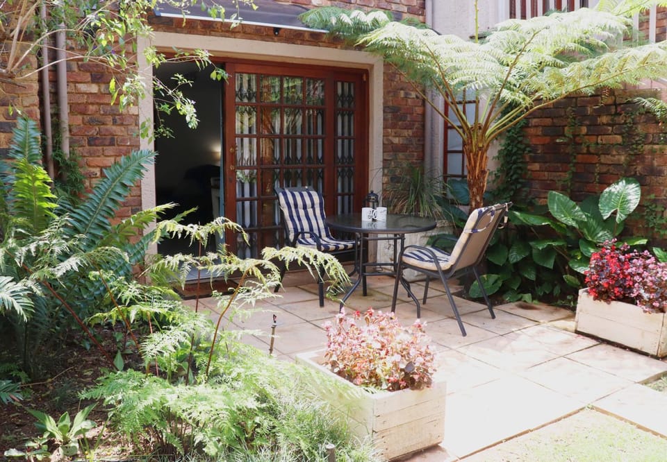 Property building, Patio, Facade/entrance